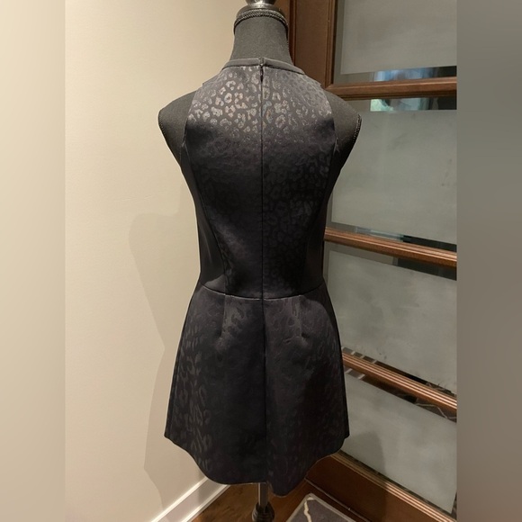 Maje - Black Leopard Print Scuba Knit Dress W/ Keyhole Neckline Sz 4-6 - Picture 9 of 9